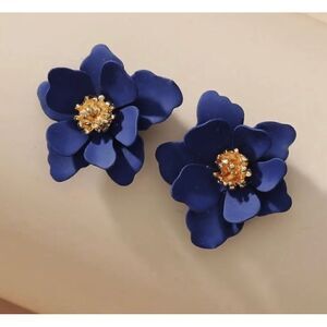 💙 Betsey Johnson navy blue flower earrings 💙
